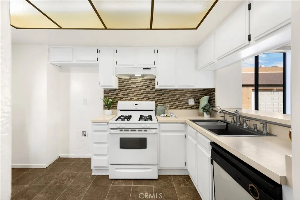 1675 W Lambert Road 22, La Habra, California 90631 home-pic-9