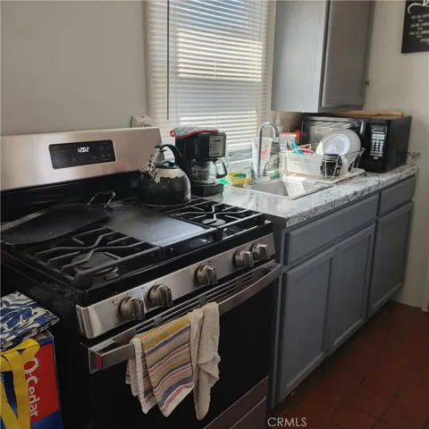 4013-1/2 kitchen