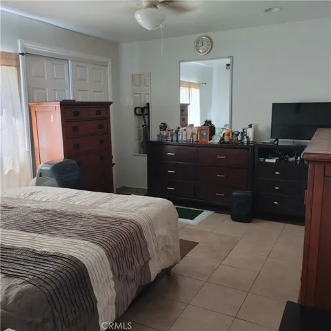 4017-1/2 bedroom
