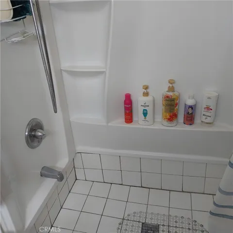 4017-1/2 newer shower enclosure
