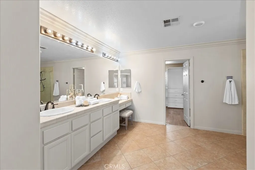 693 John Drive, Corona, California 92879 home-pic-23