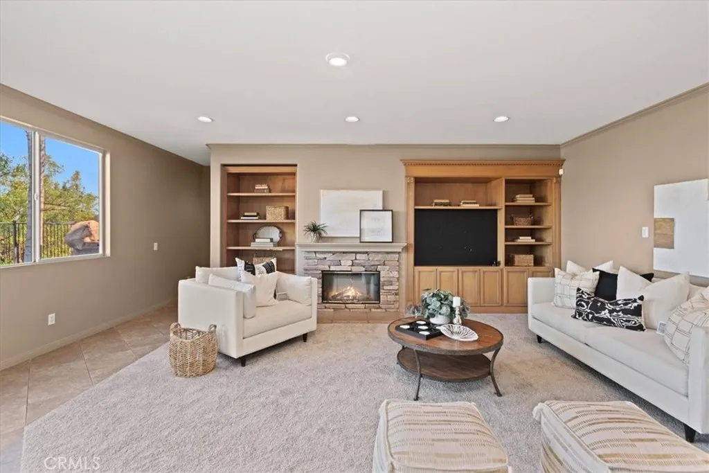 693 John Drive, Corona, California 92879 home-pic-10