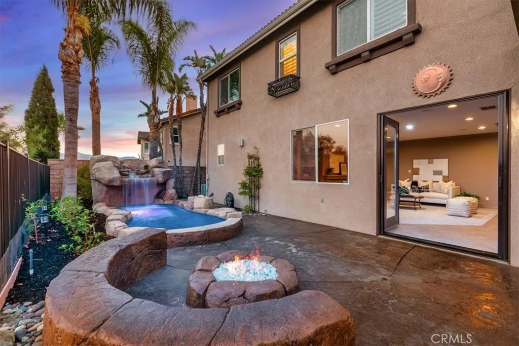 693 John Drive, Corona, California 92879 home-pic-40