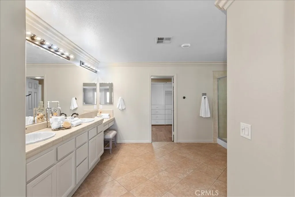 693 John Drive, Corona, California 92879 home-pic-22