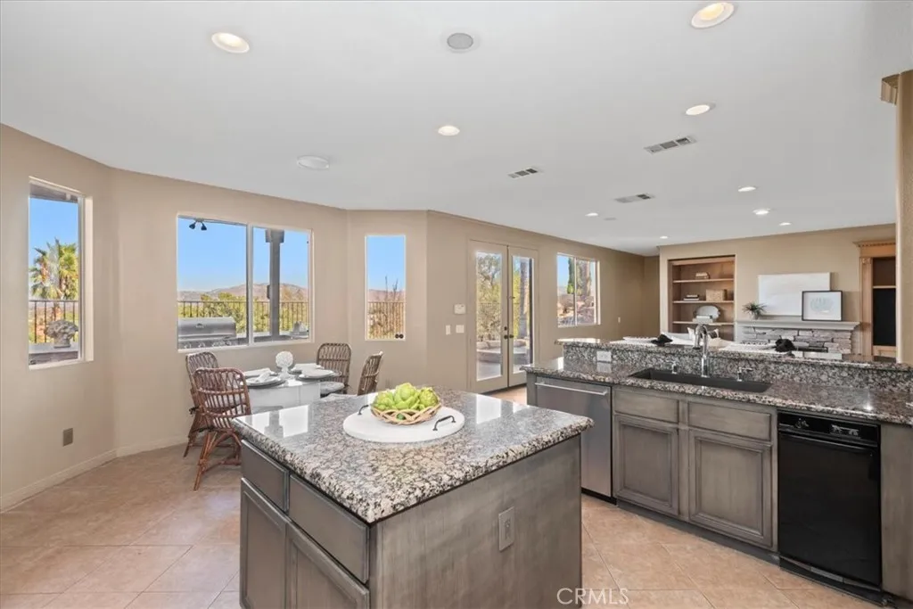 693 John Drive, Corona, California 92879 home-pic-14