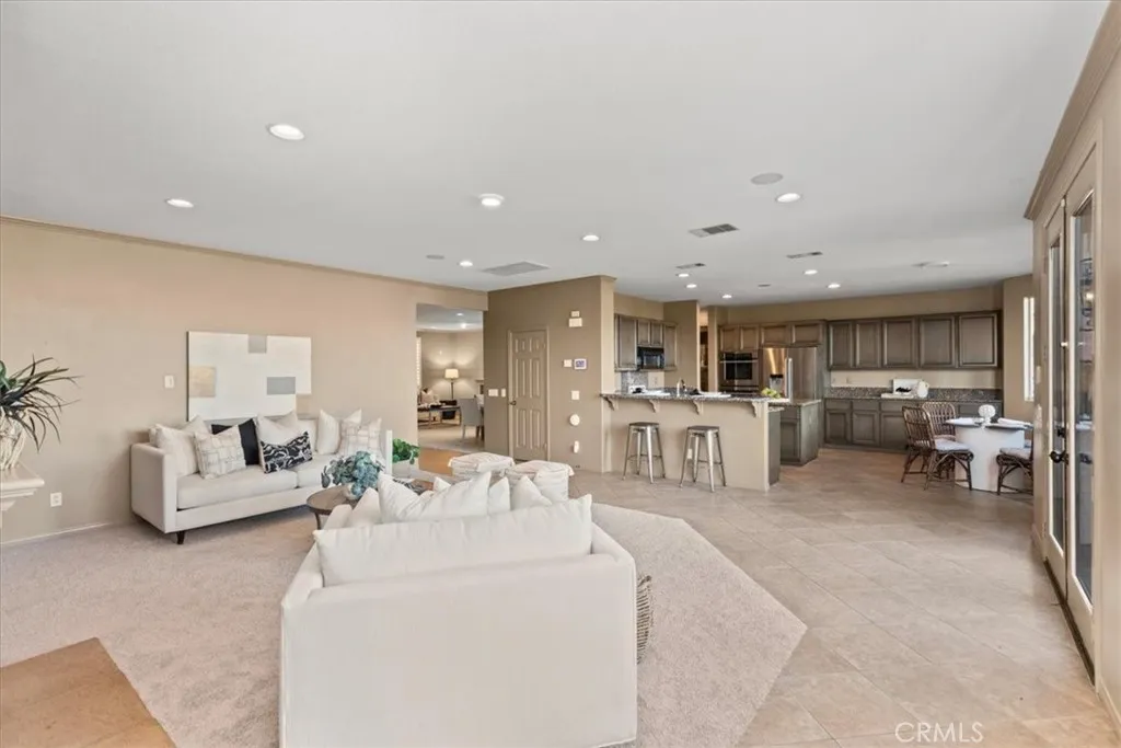 693 John Drive, Corona, California 92879 home-pic-11