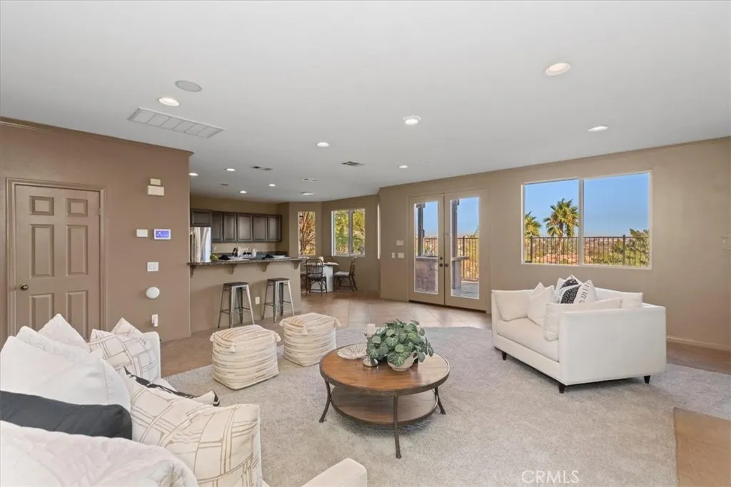 693 John Drive, Corona, California 92879 home-pic-12