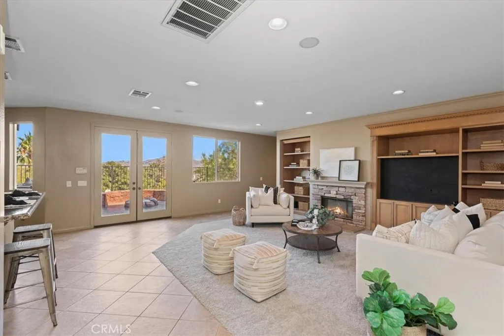 693 John Drive, Corona, California 92879 home-pic-9