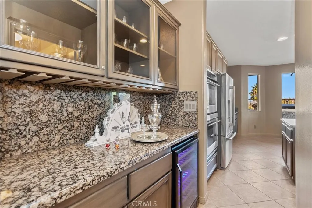 693 John Drive, Corona, California 92879 home-pic-15