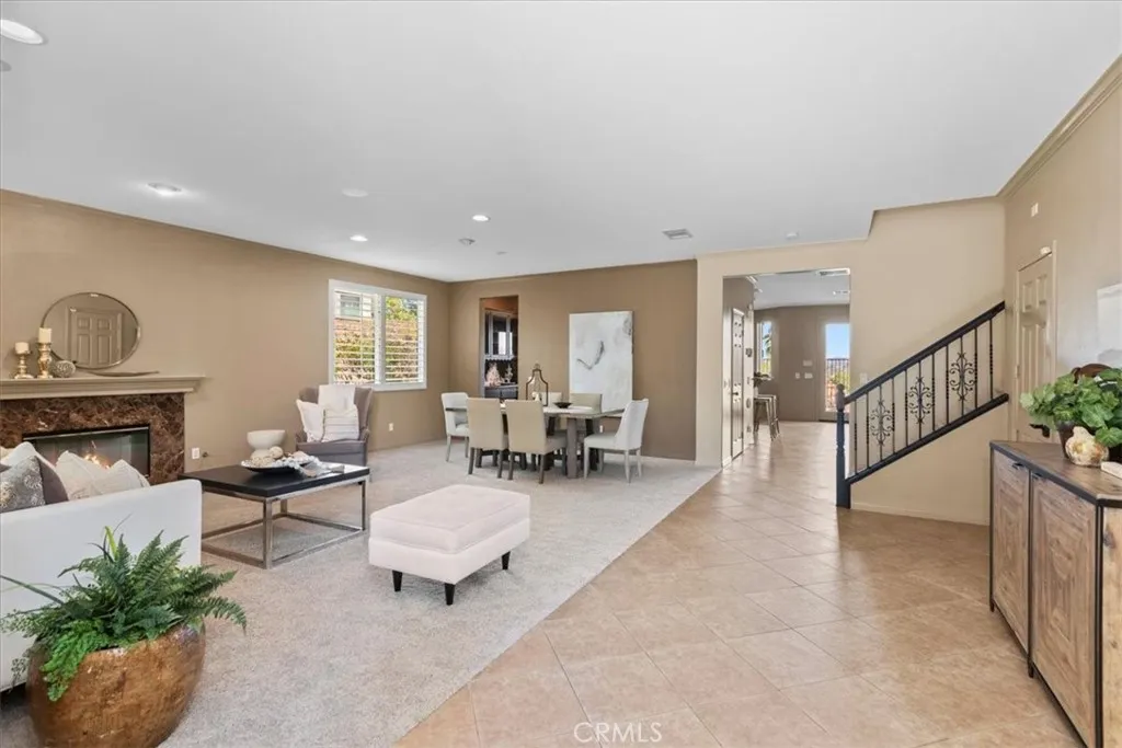 693 John Drive, Corona, California 92879 home-pic-4