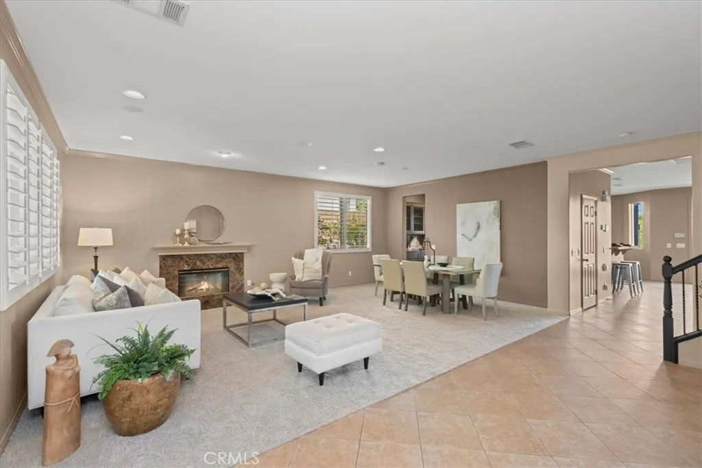 693 John Drive, Corona, California 92879 home-pic-5