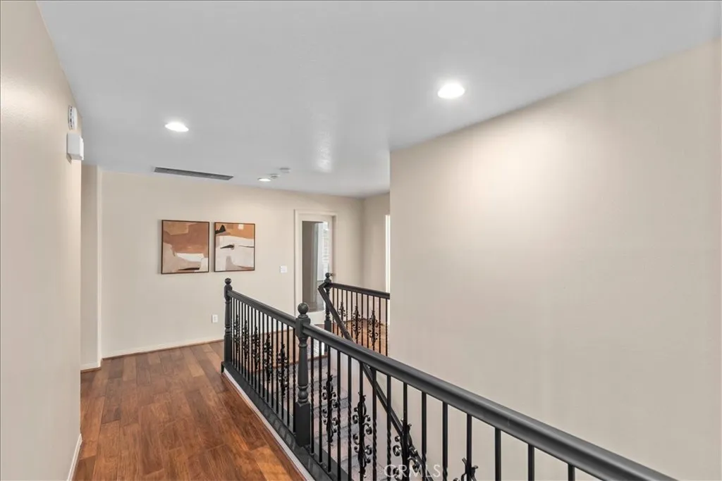 693 John Drive, Corona, California 92879 home-pic-31