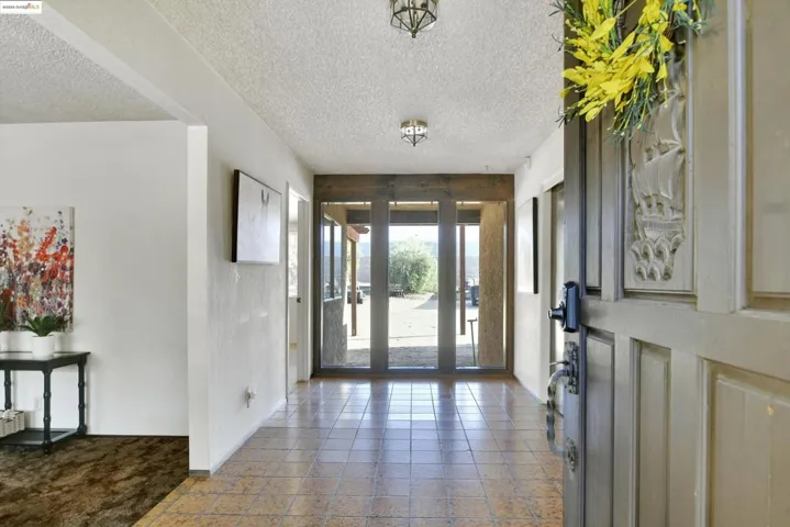 Entrance foyer featuring a textured ceiling and baseboards