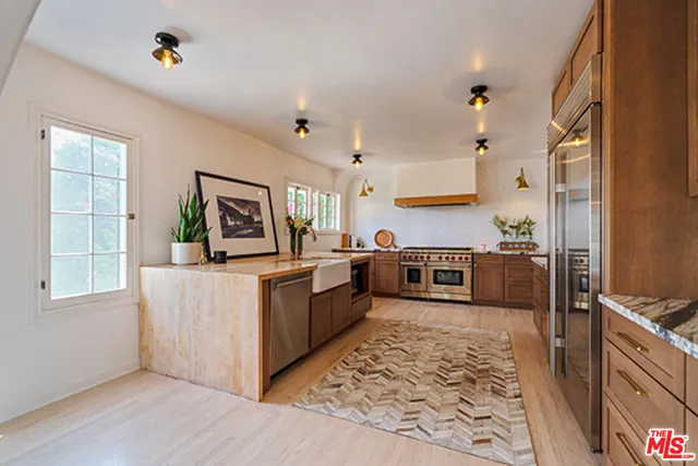 6402 Ivarene Avenue, Los Angeles, California 90068