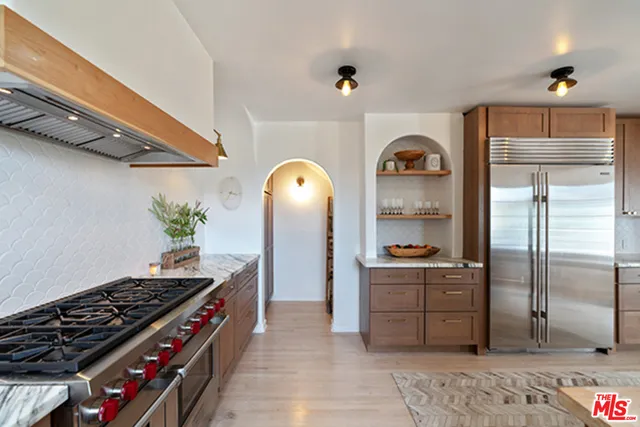 6402 Ivarene Avenue, Los Angeles, California 90068