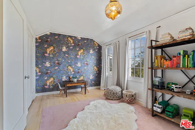 6402 Ivarene Avenue, Los Angeles, California 90068