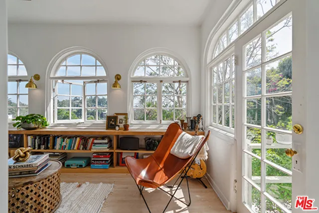 6402 Ivarene Avenue, Los Angeles, California 90068