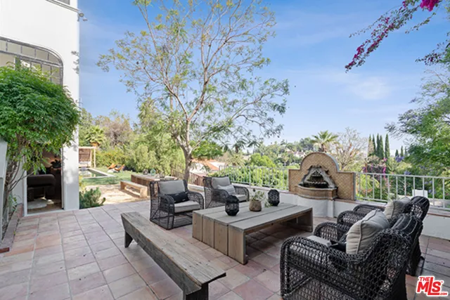 6402 Ivarene Avenue, Los Angeles, California 90068