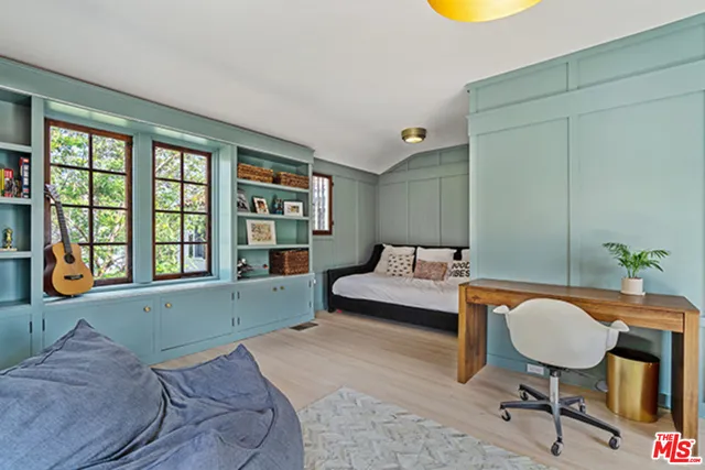 6402 Ivarene Avenue, Los Angeles, California 90068