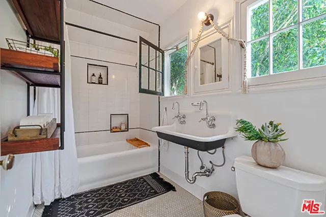 6402 Ivarene Avenue, Los Angeles, California 90068