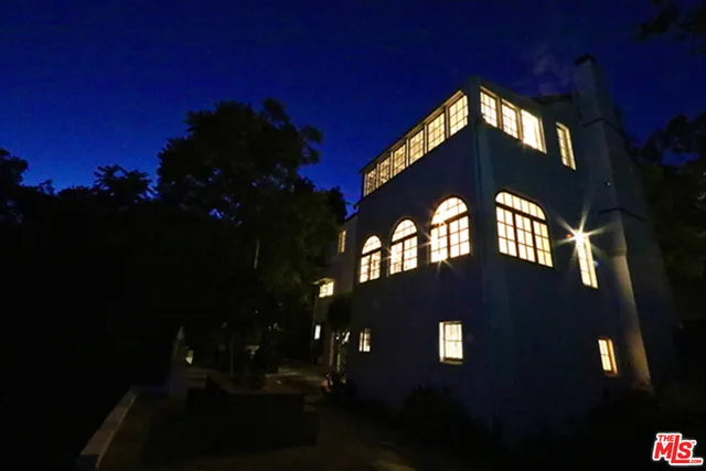 6402 Ivarene Avenue, Los Angeles, California 90068