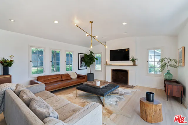 6402 Ivarene Avenue, Los Angeles, California 90068