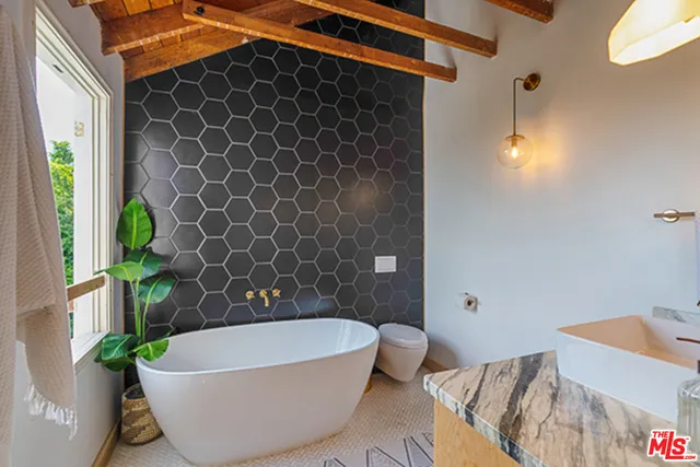 6402 Ivarene Avenue, Los Angeles, California 90068