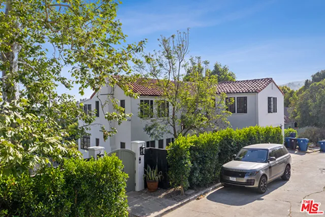 6402 Ivarene Avenue, Los Angeles, California 90068