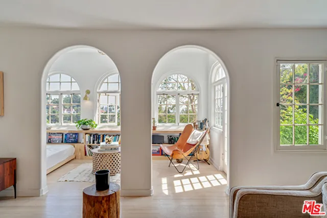 6402 Ivarene Avenue, Los Angeles, California 90068