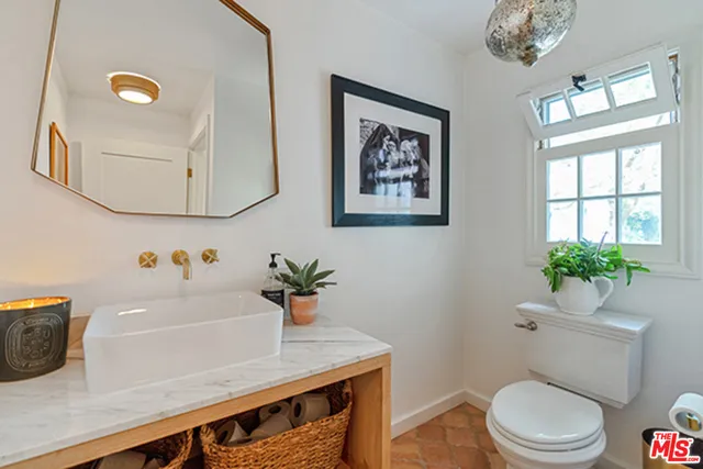 6402 Ivarene Avenue, Los Angeles, California 90068