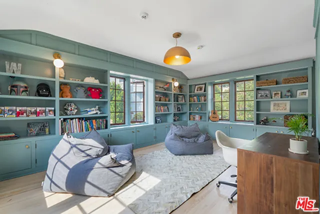 6402 Ivarene Avenue, Los Angeles, California 90068