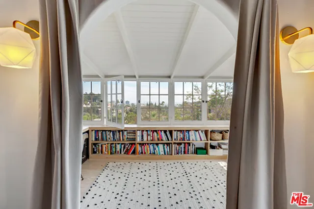 6402 Ivarene Avenue, Los Angeles, California 90068