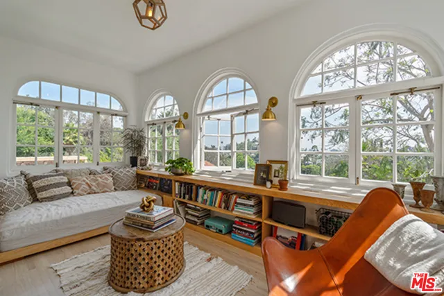 6402 Ivarene Avenue, Los Angeles, California 90068