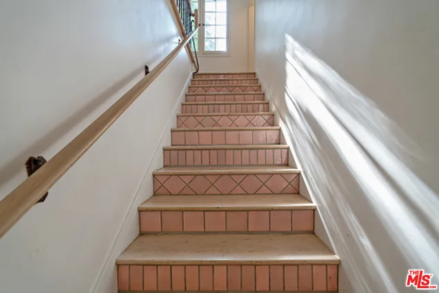 6402 Ivarene Avenue, Los Angeles, California 90068