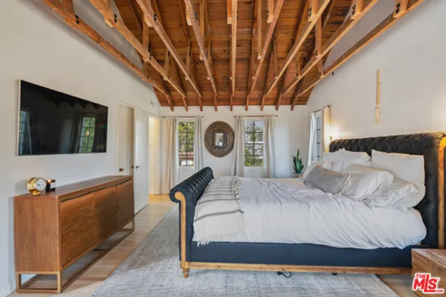 6402 Ivarene Avenue, Los Angeles, California 90068