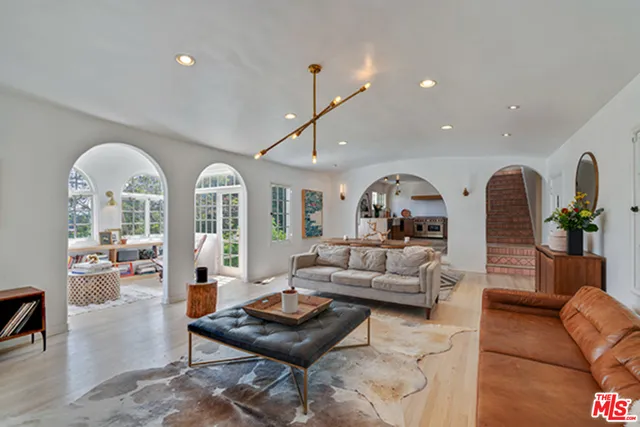6402 Ivarene Avenue, Los Angeles, California 90068