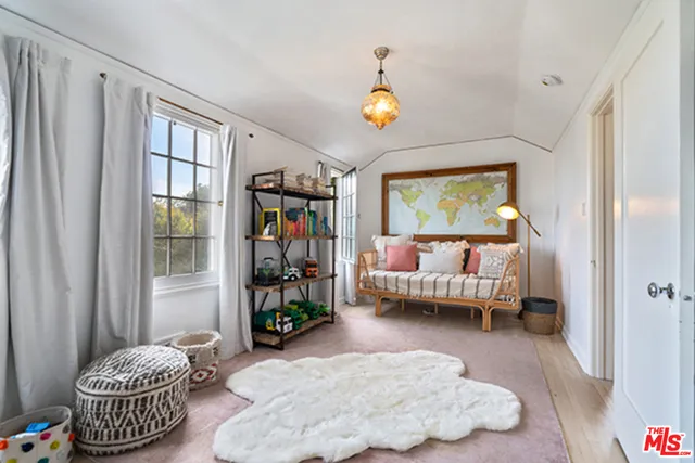 6402 Ivarene Avenue, Los Angeles, California 90068