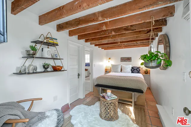 6402 Ivarene Avenue, Los Angeles, California 90068