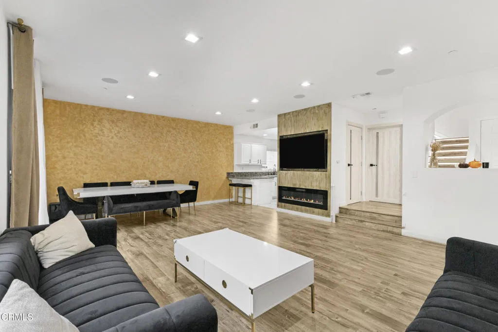 14060 Carlton Lane, Sylmar, California 91342 home-pic-0