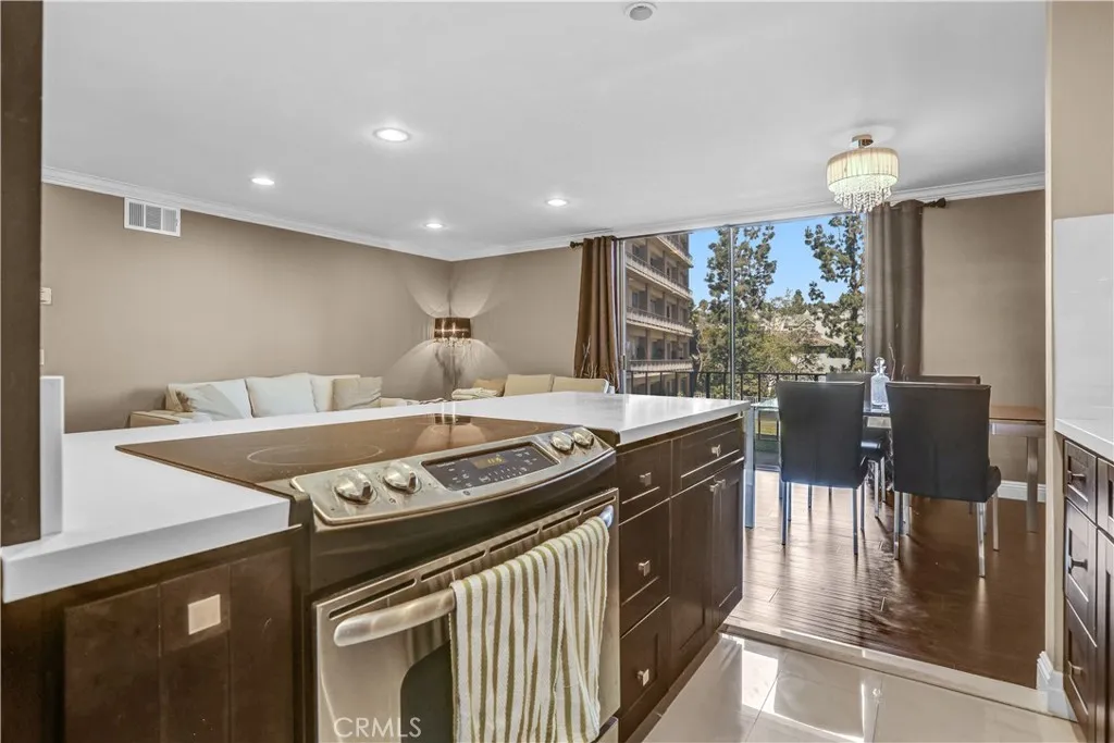 100 S Doheny Drive 315, Los Angeles, California 90048 home-pic-6