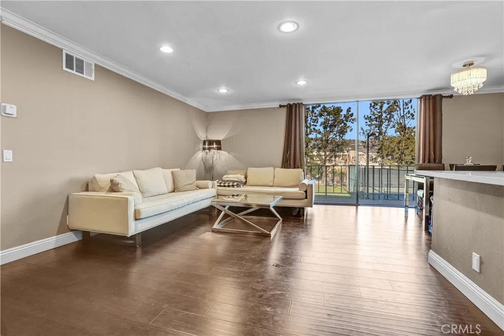 100 S Doheny Drive 315, Los Angeles, California 90048 home-pic-1