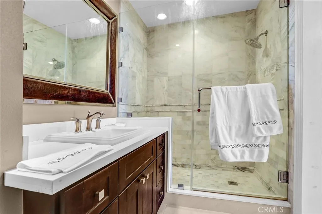 100 S Doheny Drive 315, Los Angeles, California 90048 home-pic-10