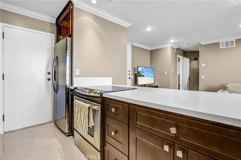 100 S Doheny Drive 315, Los Angeles, California 90048 home-pic-5