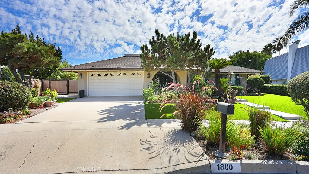 1800 Yermo Place, Fullerton, California 92833 home-pic-1