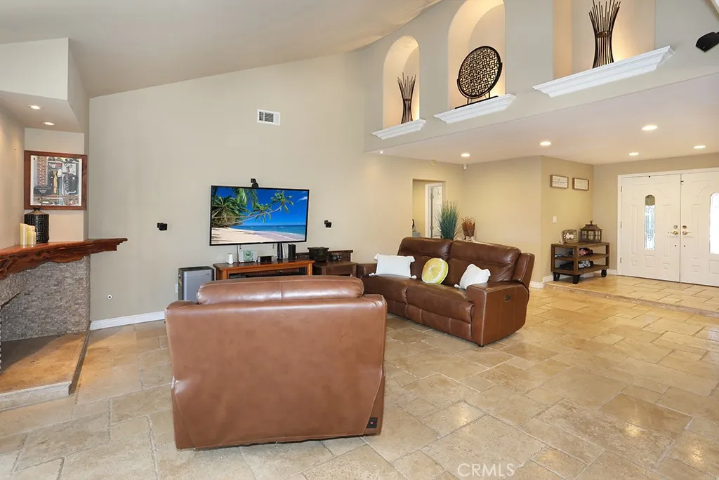 1800 Yermo Place, Fullerton, California 92833 home-pic-11