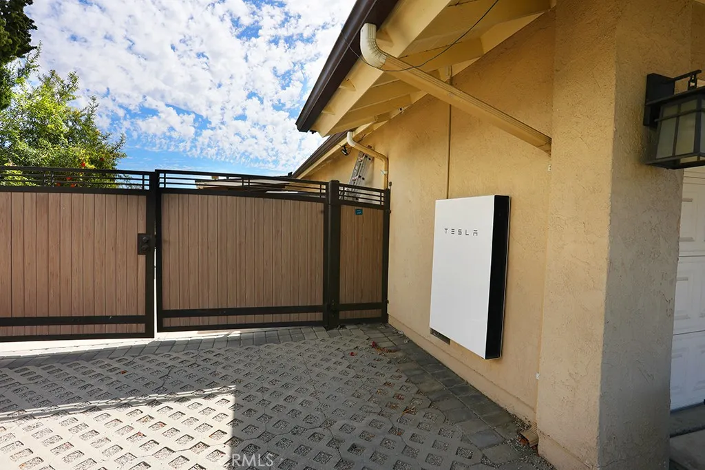 1800 Yermo Place, Fullerton, California 92833 home-pic-25
