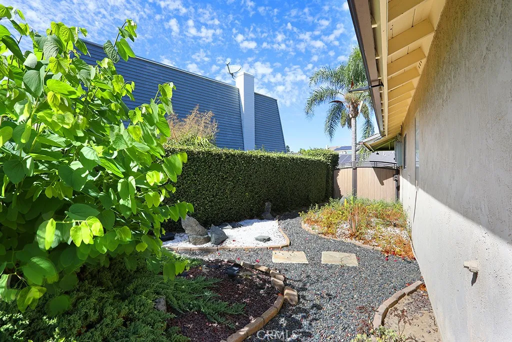 1800 Yermo Place, Fullerton, California 92833 home-pic-21