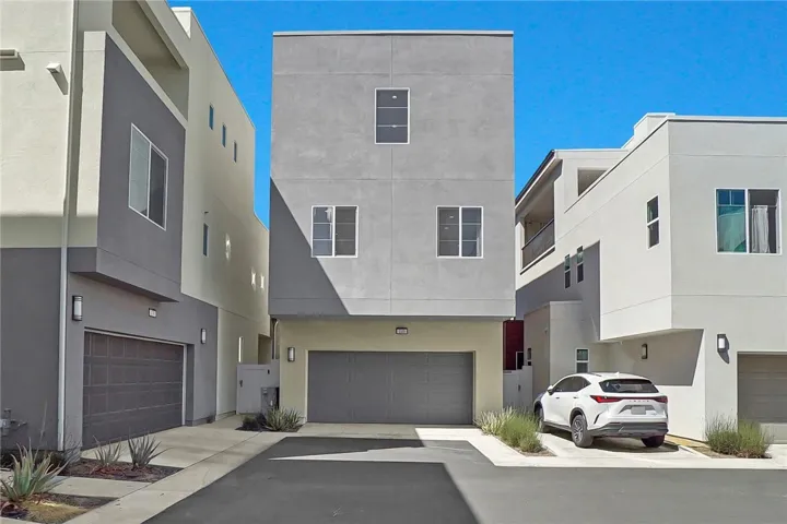 2021 built newer home, excellent condition inside and outside.