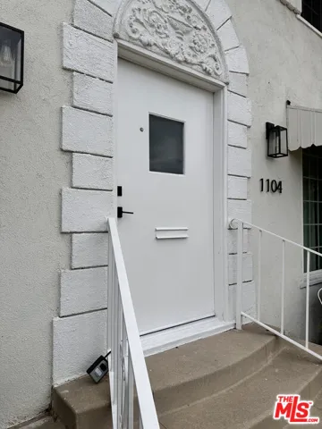 1104 S Hudson Avenue, Los Angeles, California 90019
