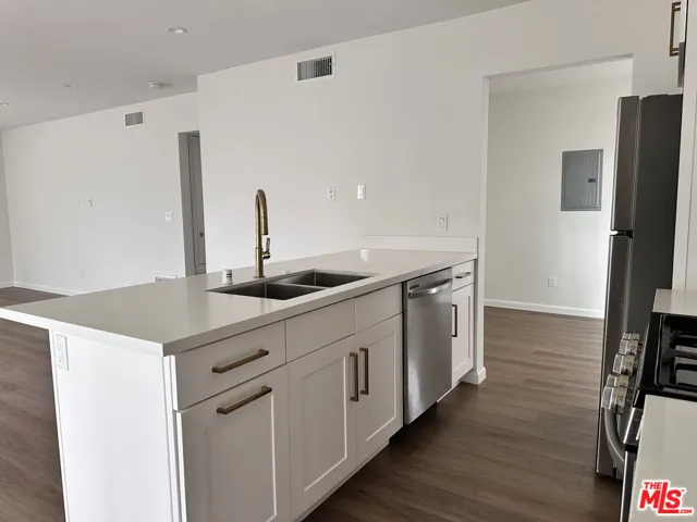 1104 S Hudson Avenue, Los Angeles, California 90019